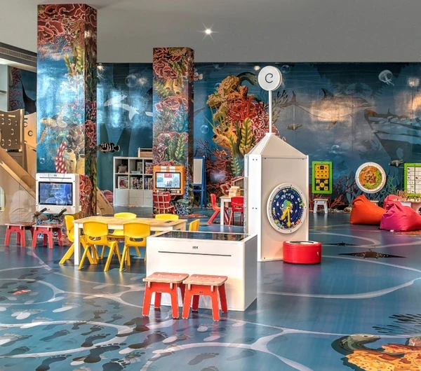 Een kinderspeelhoek met een thema van het zeeleven voor inspiratie