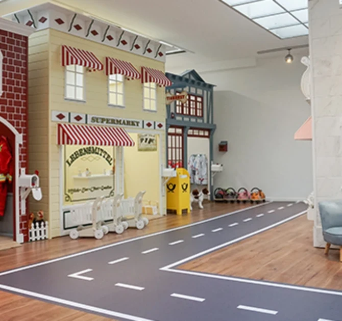 IKC speelhoek met keukentje voor kinderen in kindercafe Bude Eins in Pempelfort Duitsland