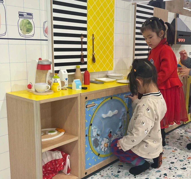 IKC grote speelruimte kinderhoek bij groothandel METRO China in Yanjiao