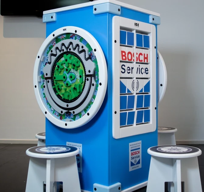 speeltoren voor kinderen met verschillende wandspellen