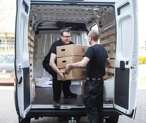 Ingenieure beim Laden von IKC-Spielkonzepten